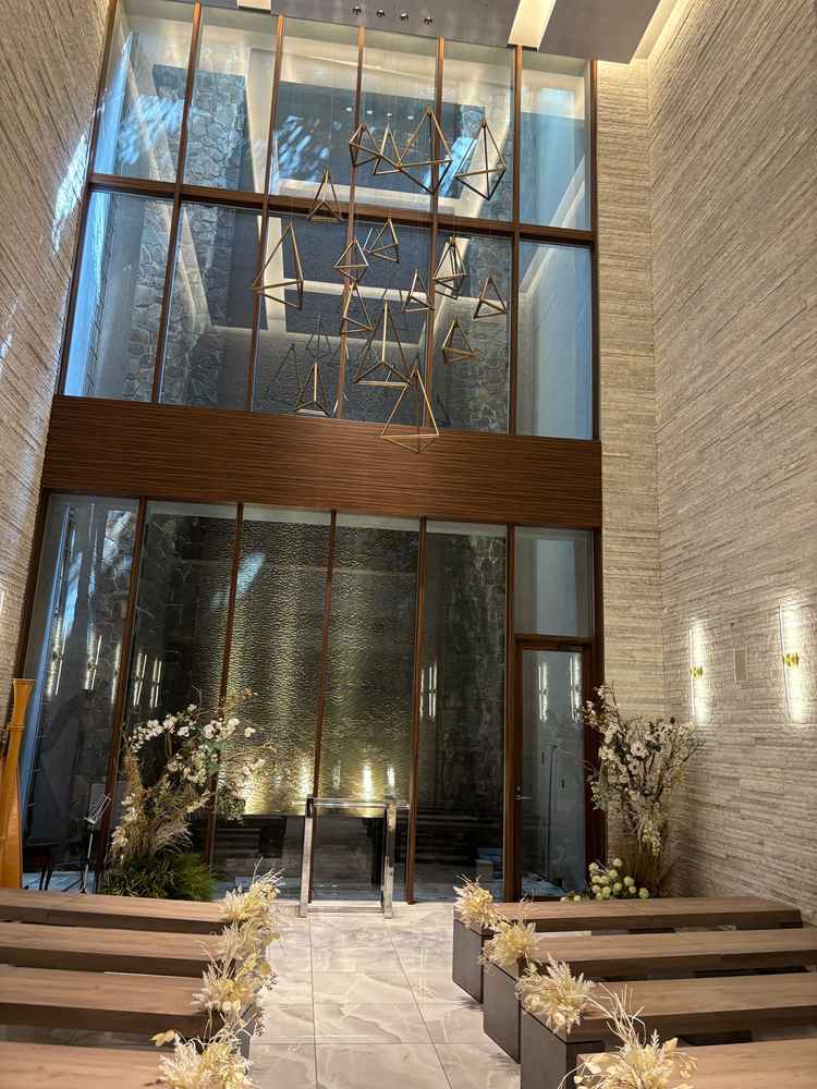 挙式会場。シンプルな作り。