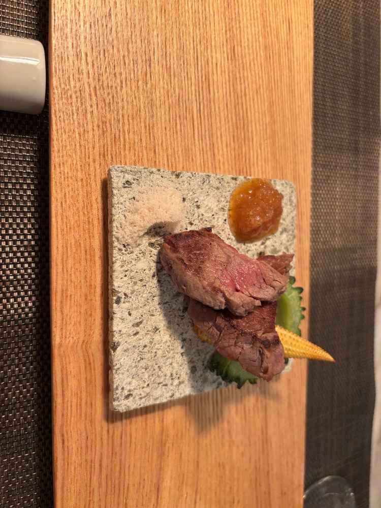 お肉のライブパフォーマンス