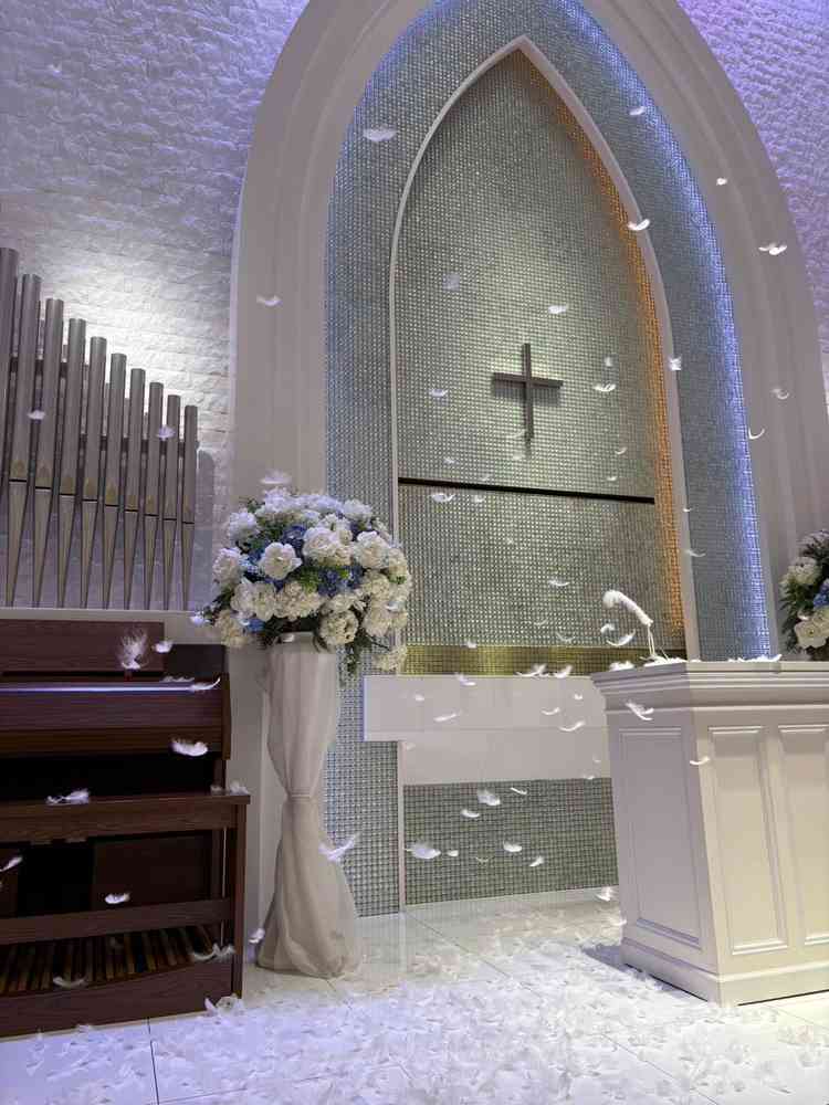 チャペルの色を7種類ほどから選べるため、雰囲気に応じて、選択できることが良いと思った。