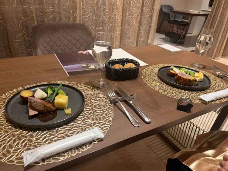 試食内容。和牛を使ったお料理とパンもあって満足感がありました。とても柔らかいお肉とお野菜も美味しい