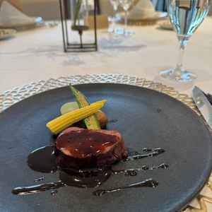 お肉はとても柔らかく、サシが入りすぎて脂っこいということもなく美味しかった。マッシュルーム気に入り。