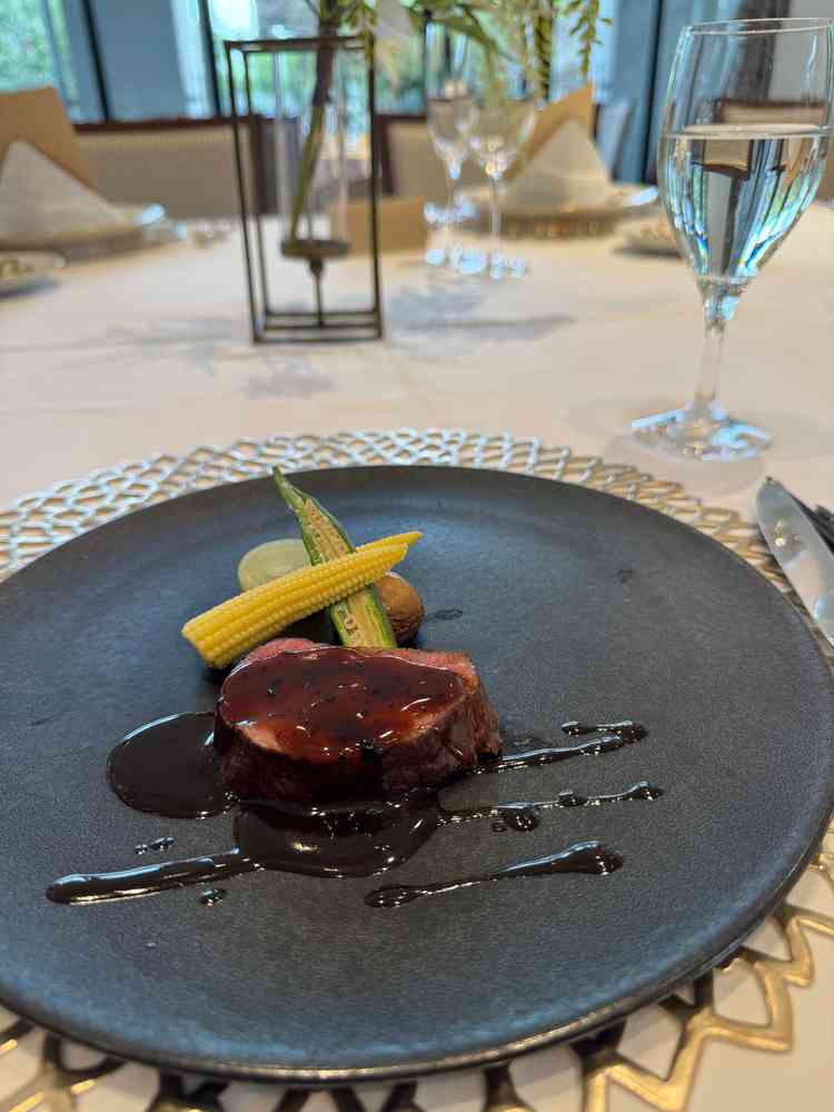 お肉はとても柔らかく、サシが入りすぎて脂っこいということもなく美味しかった。マッシュルーム気に入り。