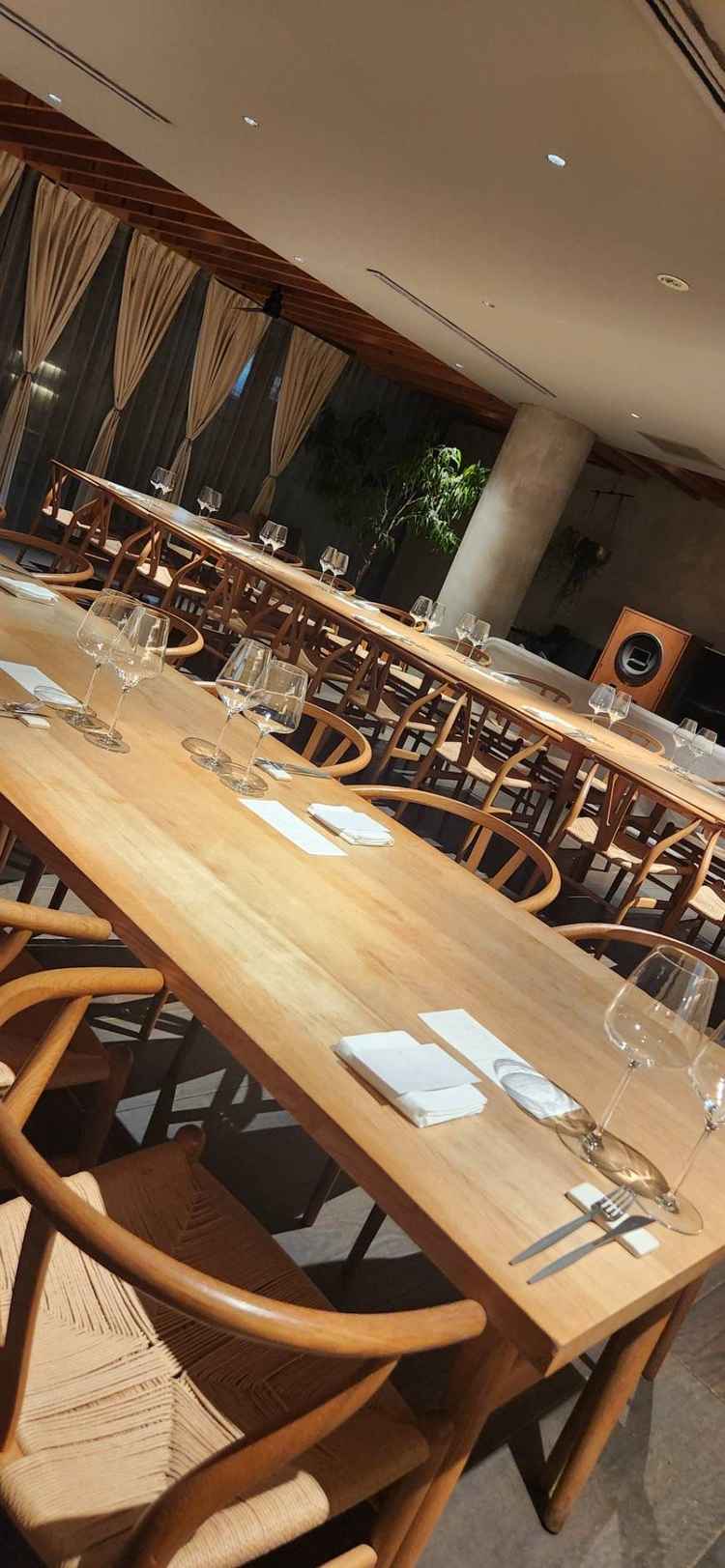 披露宴会場になります。縦に並んでおり海外風なキッチンでした。