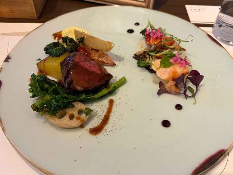 料理は2つのプランのものを一度に用意していただき、とても美味しかったです。