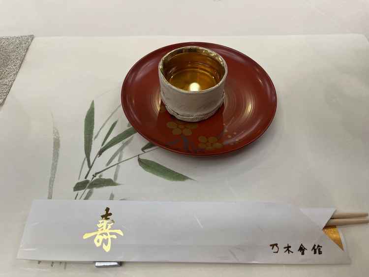 1番出汁のこだわりについて教えてくださった。味はもちろん、香りから楽しめる。