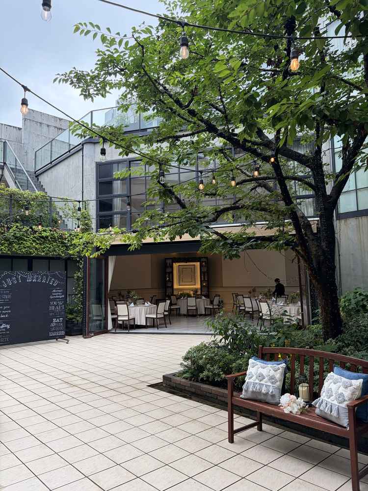 お庭と会場を行き来できる会場です！