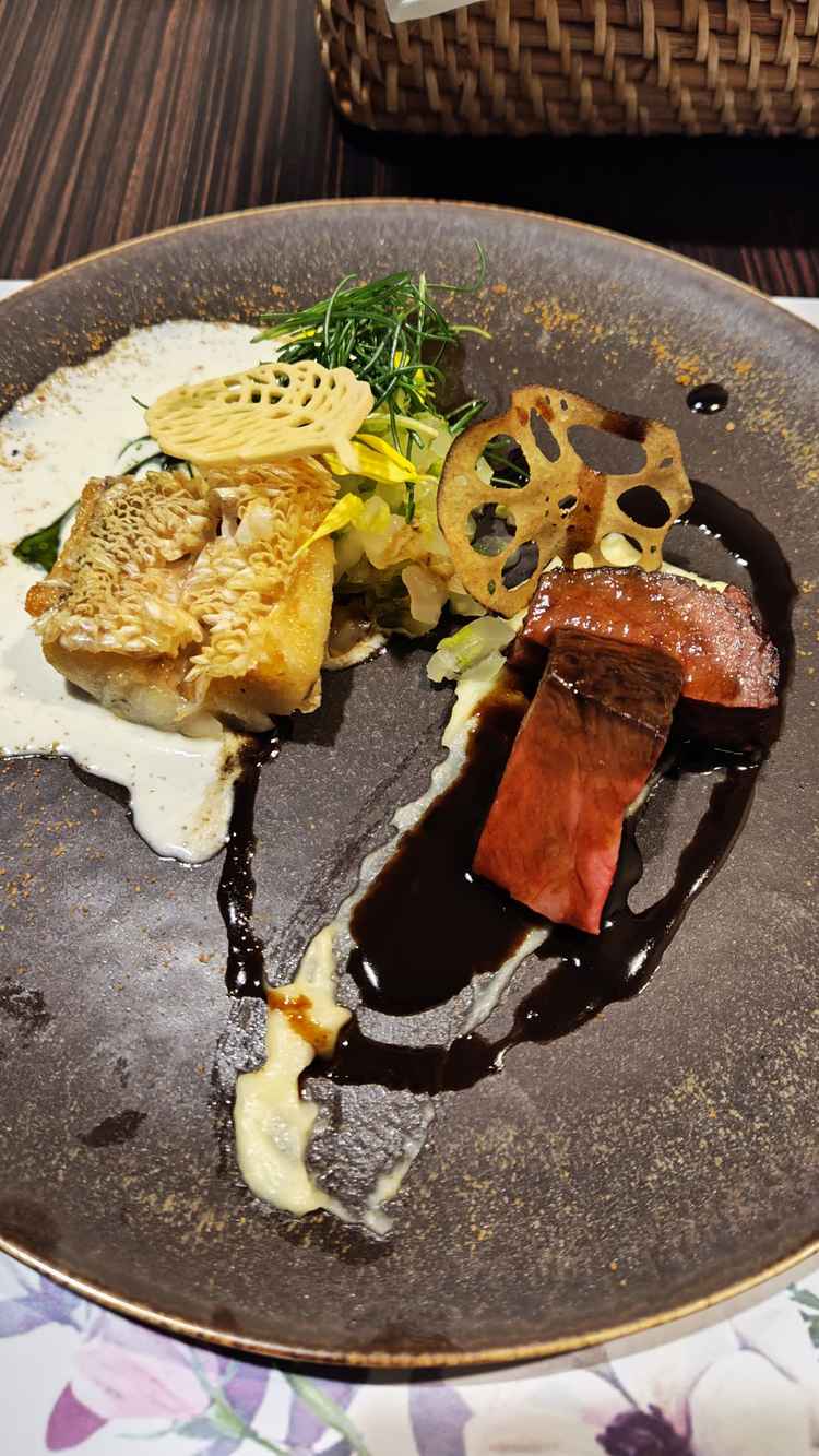 試食の写真。肉も魚も美味しかったです。