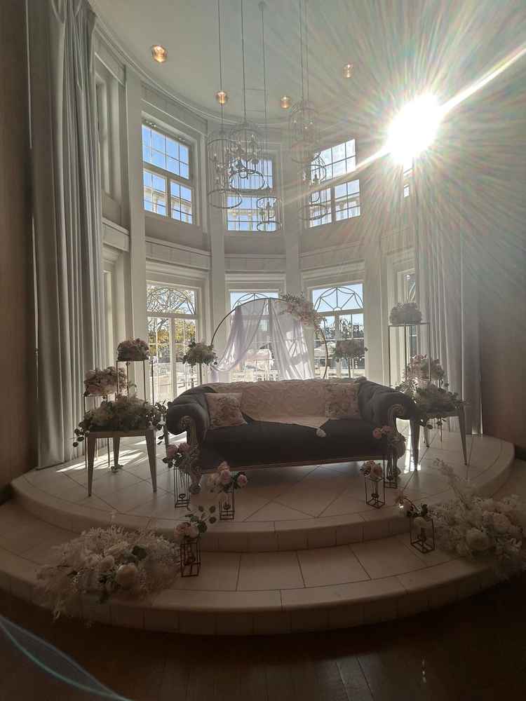 披露宴会場のソファ