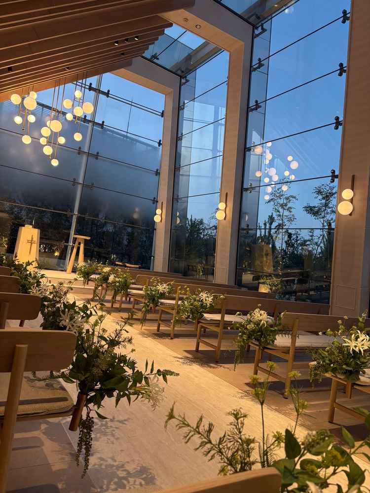 参列者席からのチャペル