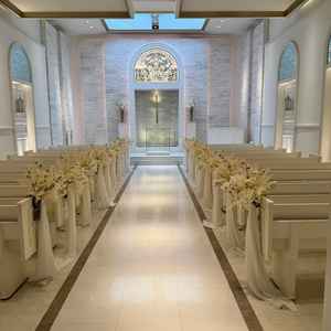 白いチャペルがとても綺麗でした！天井の一部がガラスになっているので、閉塞感がありませんでした。