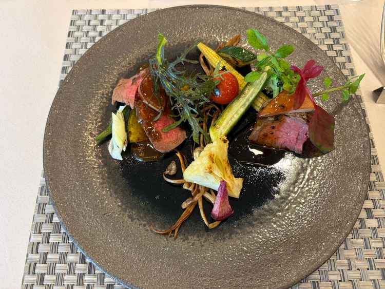 見学時に試食した料理です。ジャポネとフレンチの2種類をいただきました。