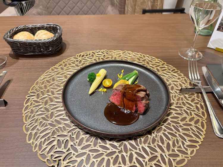 試食で出していただいた国産牛フィレ肉のステーキ。とても柔らかく美味しかったです。