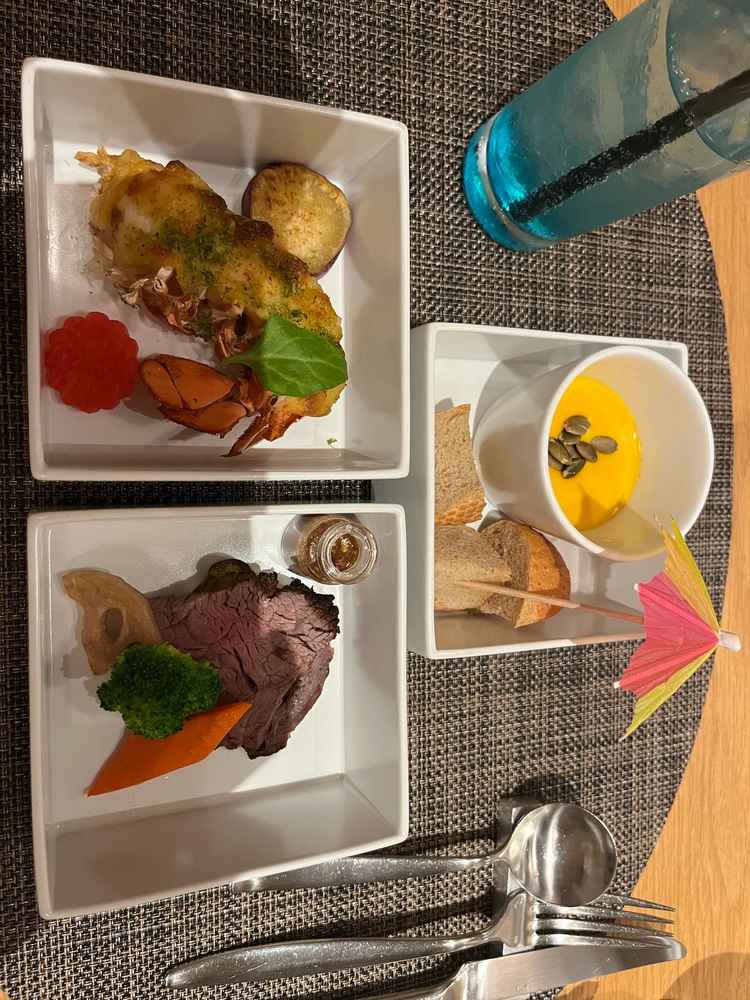 コース料理の試食。調理方法にこだわられていて、美味しかったです。