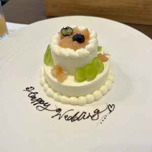 プチウェディングケーキ。凝っていて美味しかった。