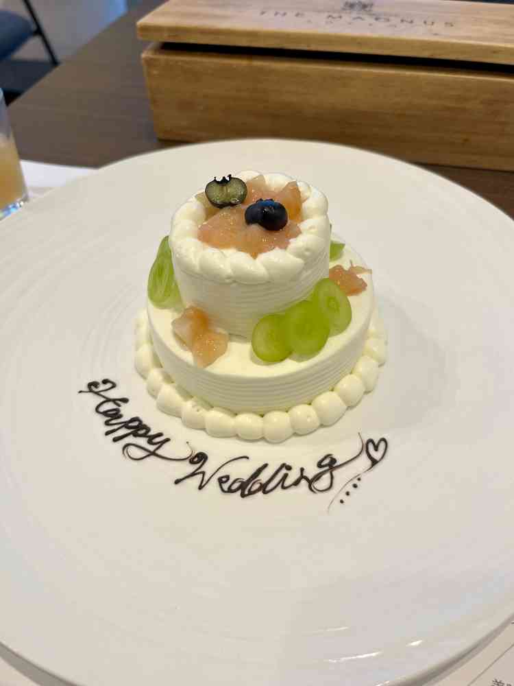 プチウェディングケーキ。凝っていて美味しかった。