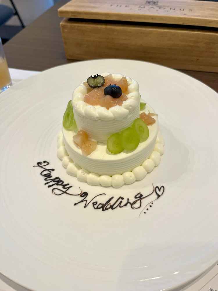 プチウェディングケーキ。凝っていて美味しかった。