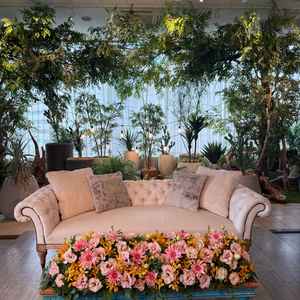 色味次第で可愛らしくもスタイリッシュにも出来そうな会場でした。