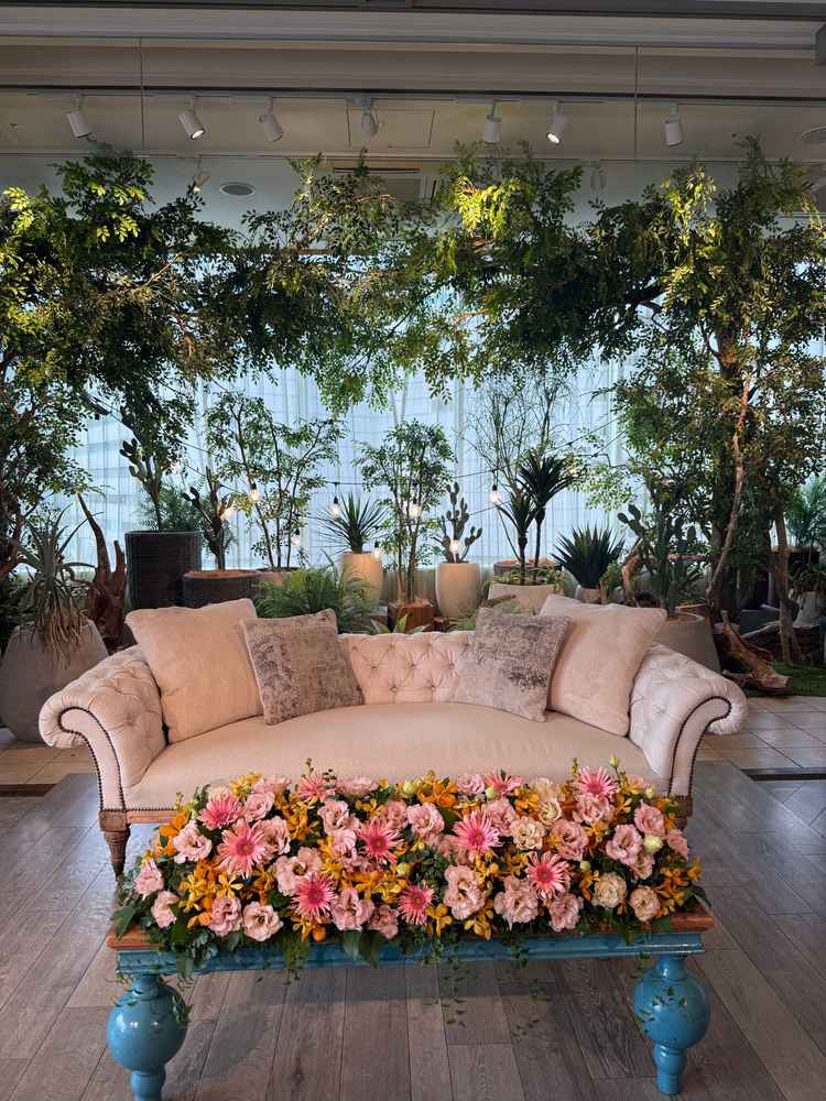 色味次第で可愛らしくもスタイリッシュにも出来そうな会場でした。