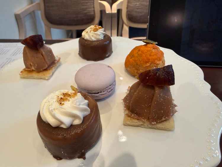 最後見積りの前にいただいたスイーツです。ハロウィン仕様だそうです。どれも美味でした