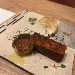 試食のメイン料理の写真。見た目も美しく、味わい深くて特別感のある一皿でした。