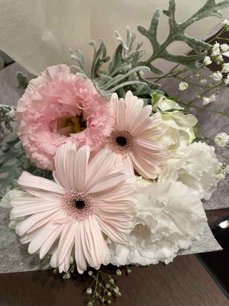 本日の見学の記念に。との事で好きなお花を選ばせていただき帰りにブーケにしてくださった。