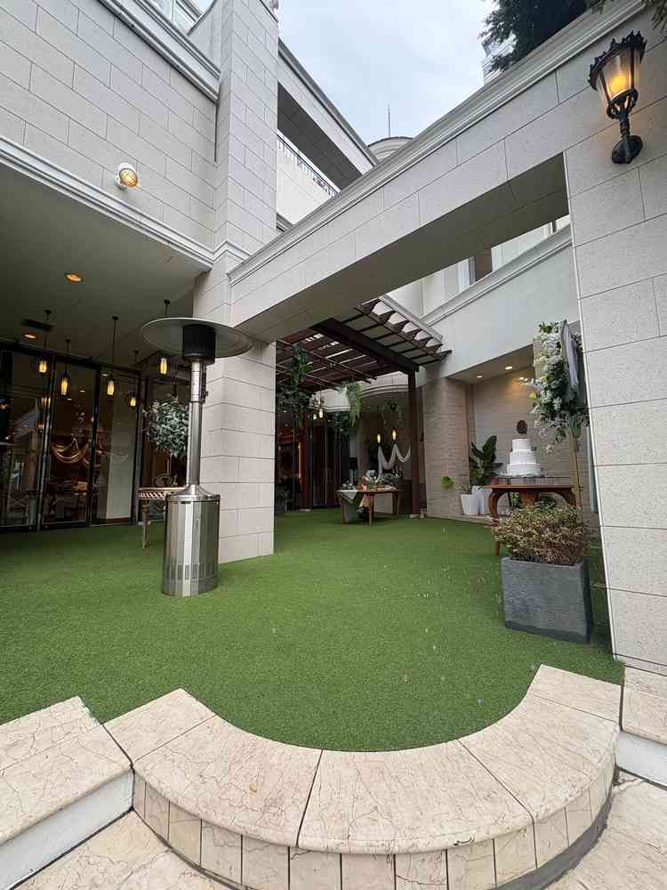 披露宴会場のお庭が広く素敵でした。