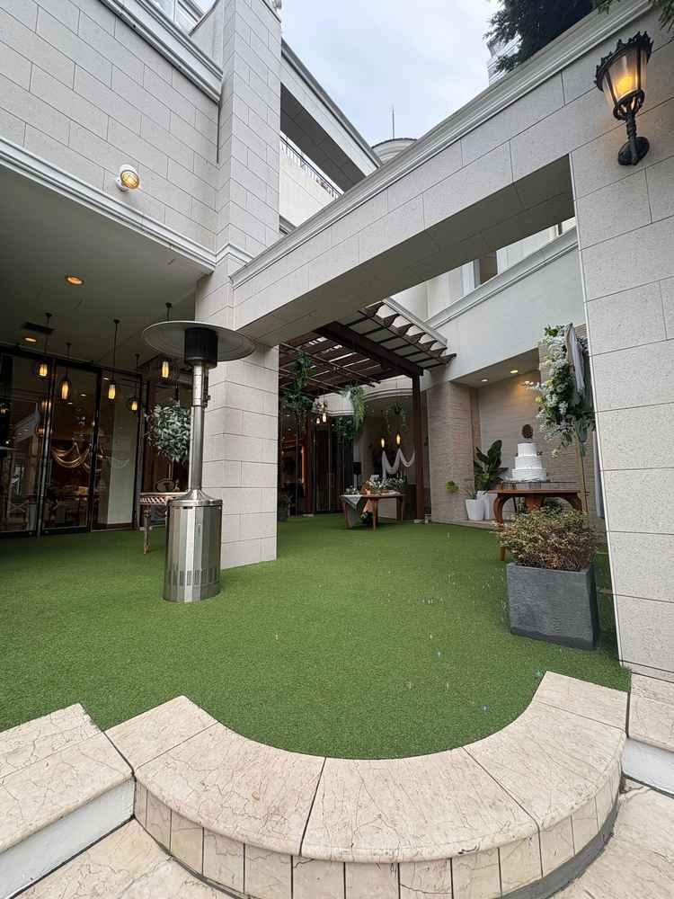 披露宴会場のお庭が広く素敵でした。