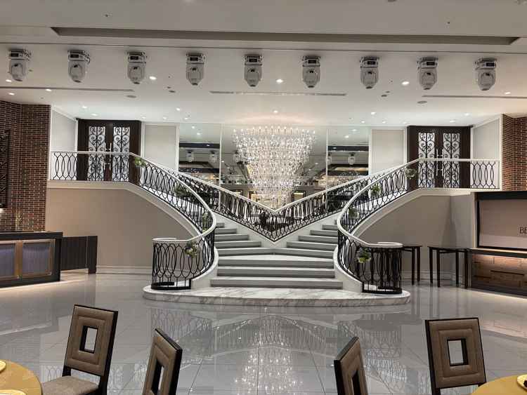 100人規模の披露宴会場