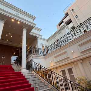 フラワーシャワーやバブルガンでお祝いしてくれます。