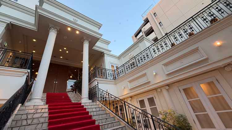 フラワーシャワーやバブルガンでお祝いしてくれます。