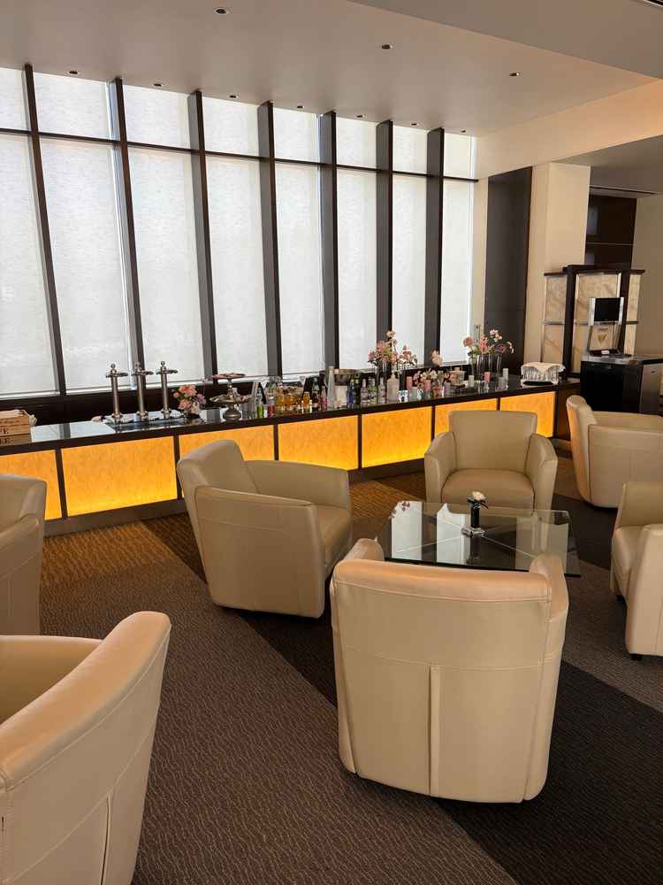 待合室？はドリンクの種類が豊富で、座るところも十分にある点がよかった。