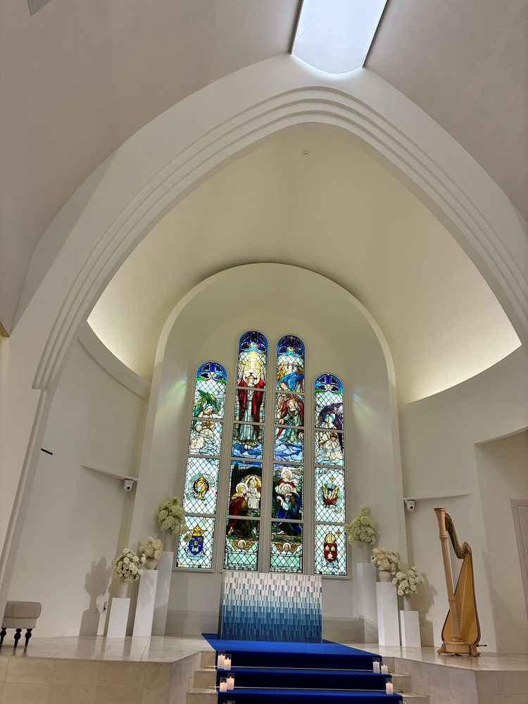 挙式がすごく素敵でした。挙式内にムービーを流すことができるのも素敵でした。