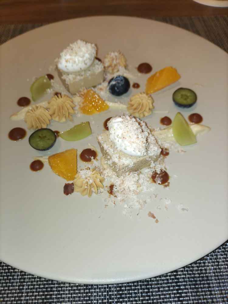 デザートです。食べやすくかわいらしい盛り付けでした。