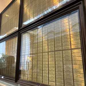 挙式をあげる際に、ネームプレートを埋め込み思い出として残すことができます。