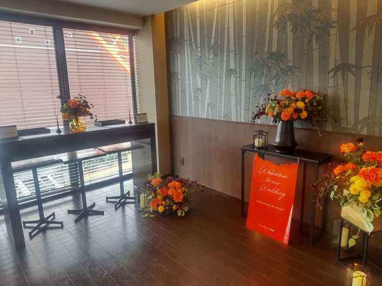 披露宴会場前、受付