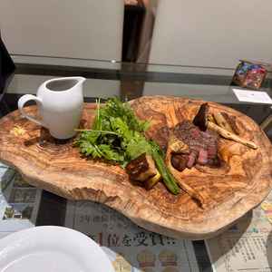 ボリューム満点のお肉料理