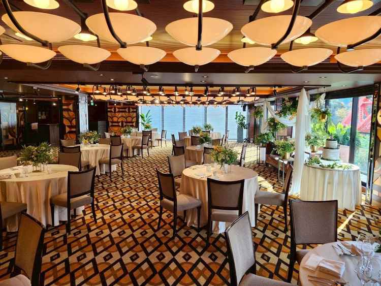 3つある披露宴会場のうちの1つです。華やかさと 上品さを兼ね備えた会場でした。