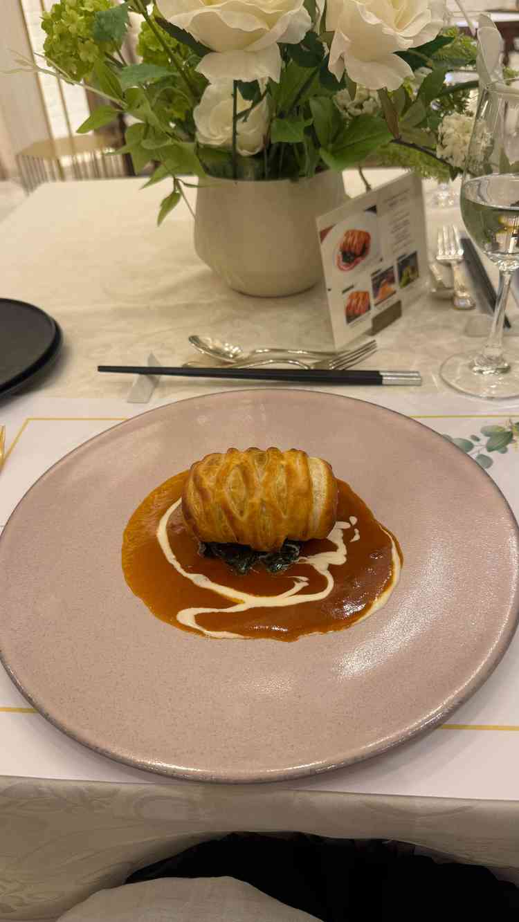 ご飯がとてもおいしく、見た目も華やかで満足感のある内容でした。