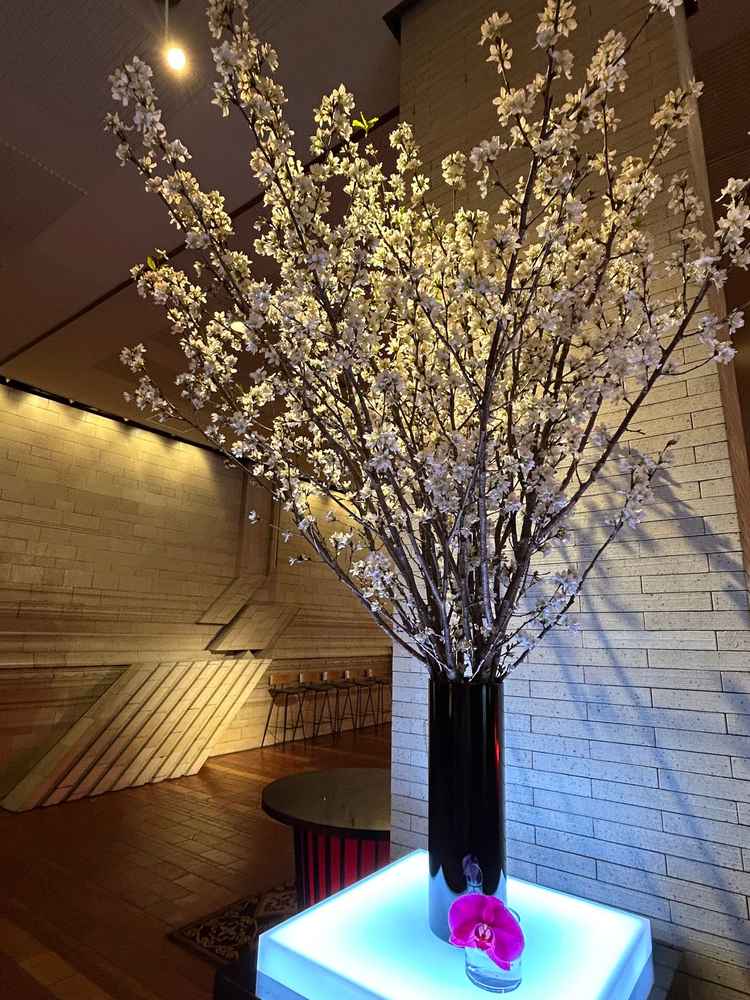 ホテルの花は季節の生花