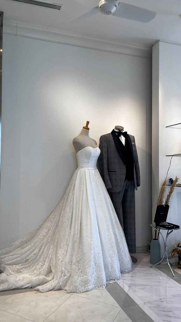 式場に展示されていた唯一のドレス・タキシードです。