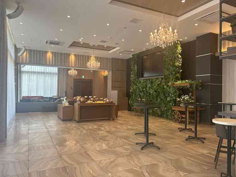 披露宴後のデザートビュッフェ専用空間の写真。カジュアルで居心地の良い空間でした。