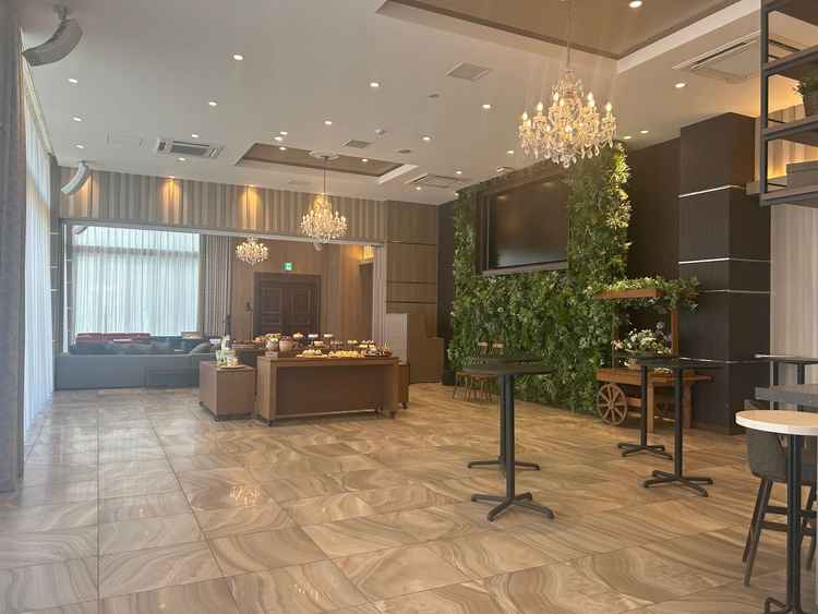 披露宴後のデザートビュッフェ専用空間の写真。カジュアルで居心地の良い空間でした。