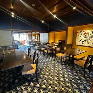 ゲスト控え室。非日常感を味わうことの出来るノスタルジックな空間。