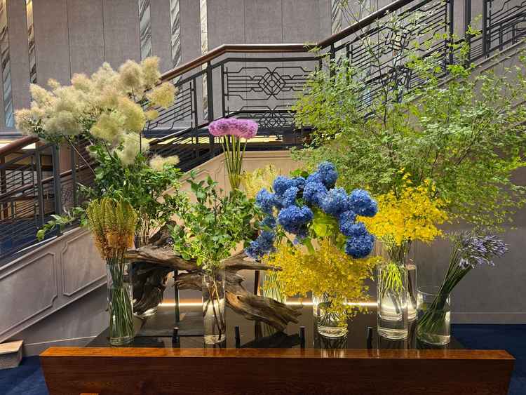 エントランスには季節のお花が飾られており、とても華やかな気分を味わうことができました。