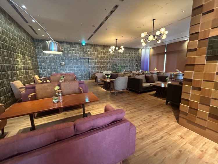 ウェルカムスペースは圧倒的に広く、貸切で使えます。トルネードビールサーバでビールが注げて面白いです。