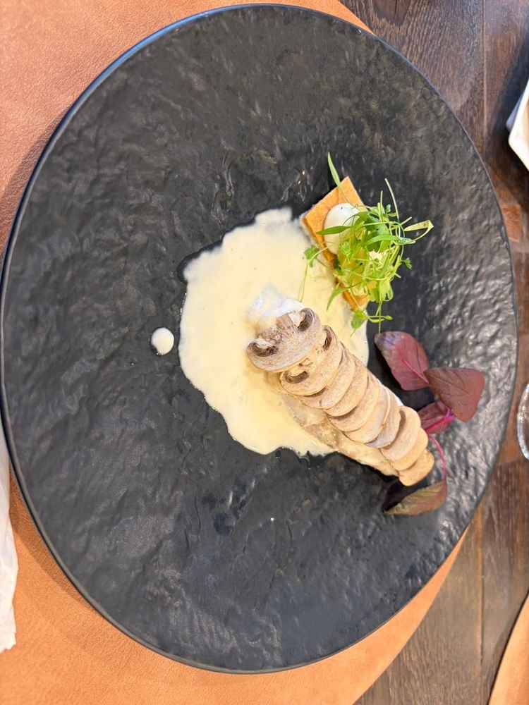 白身魚とマッシュルームの相性が抜群でした。