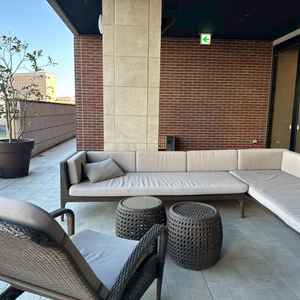 ラウンジからテラスに出ることができるため、挙式までの間もみなとみらいの景色を楽しむことができます。