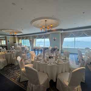 披露宴会場（エーゲ）です。横浜港を一望できます。少人数での会食にぴったりの会場でした。