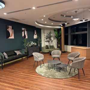 シックの横についているスペースです。ガーデンがない会場なので、ガーデン代わりに利用する方が多いそうで