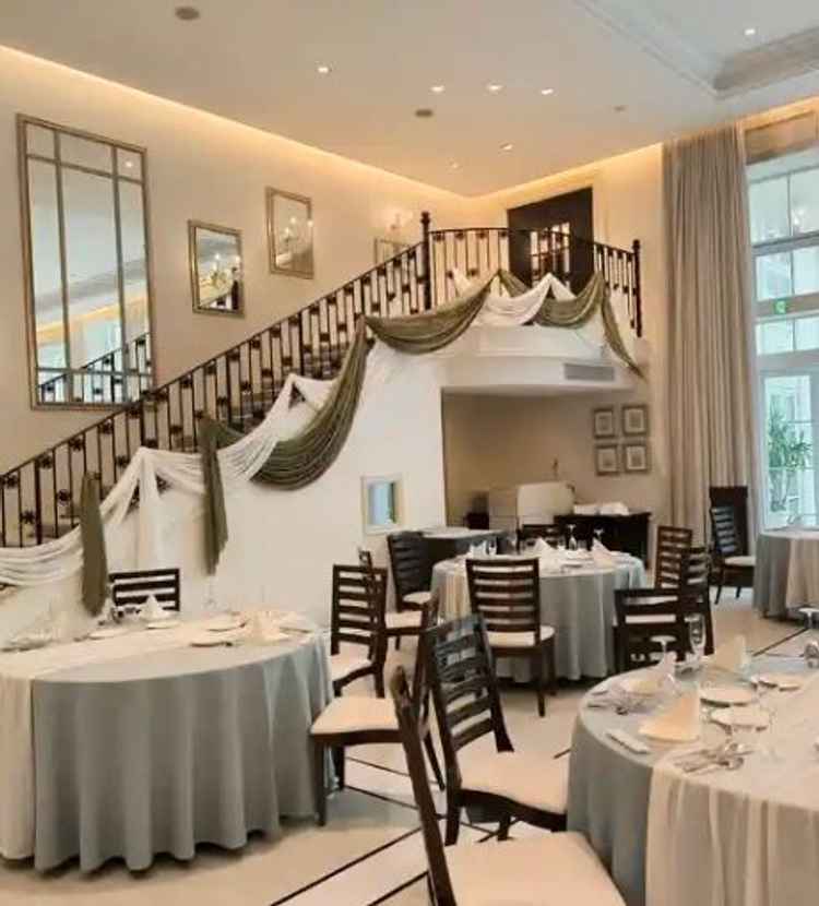 階段のある披露宴会場で広さも問題なかった